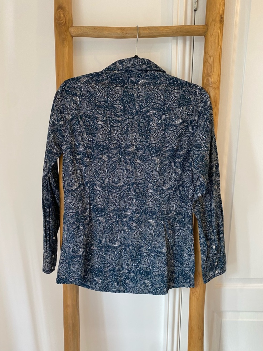 Ariat Paisley Pearl Snap Western Shirt
Long Sleeve Womens Sz M Blue Cowgirl - Picture 7 of 7